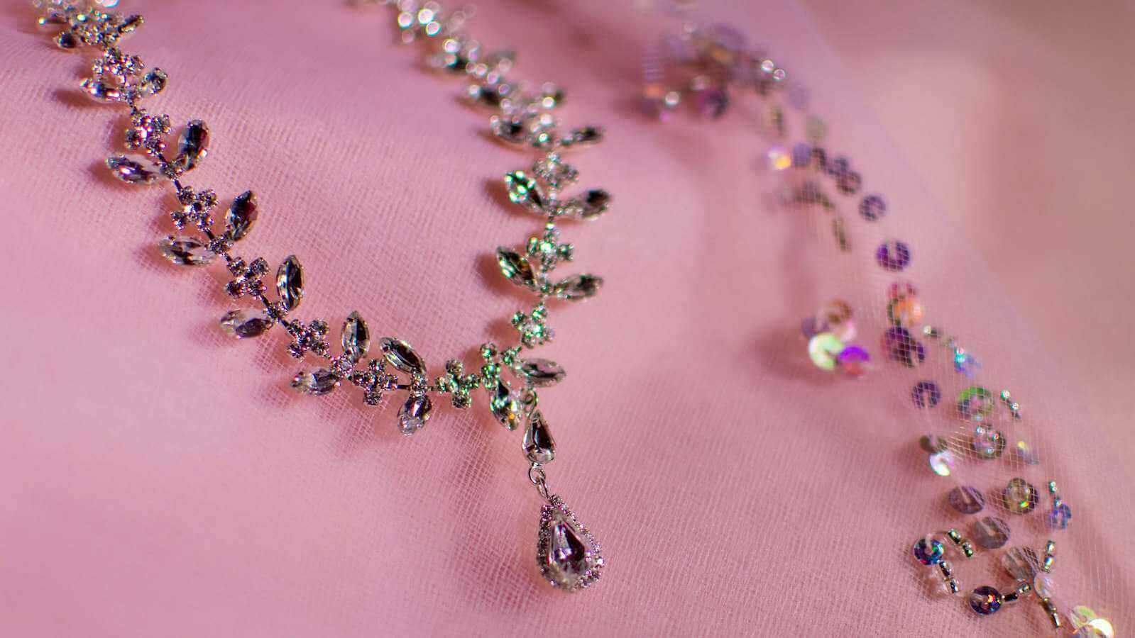 What Makes Gemstone Jewelry A First Choice of Everyone?